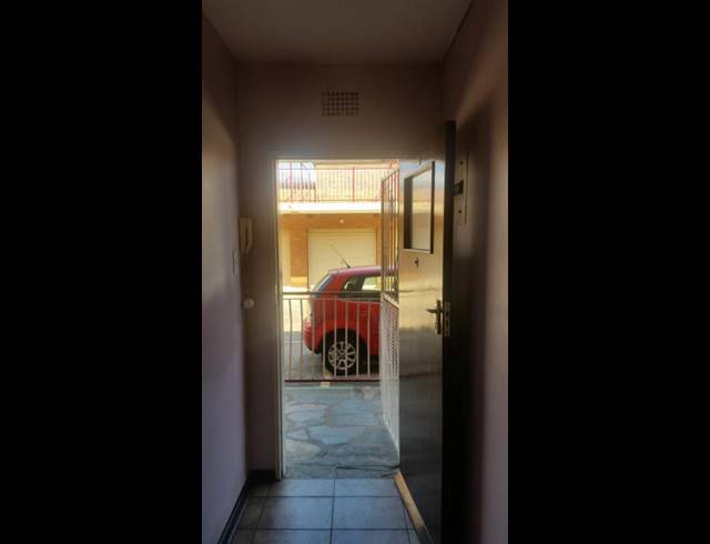 1 BEDROOM APARTMENT FOR SALE IN STRUBENVALE